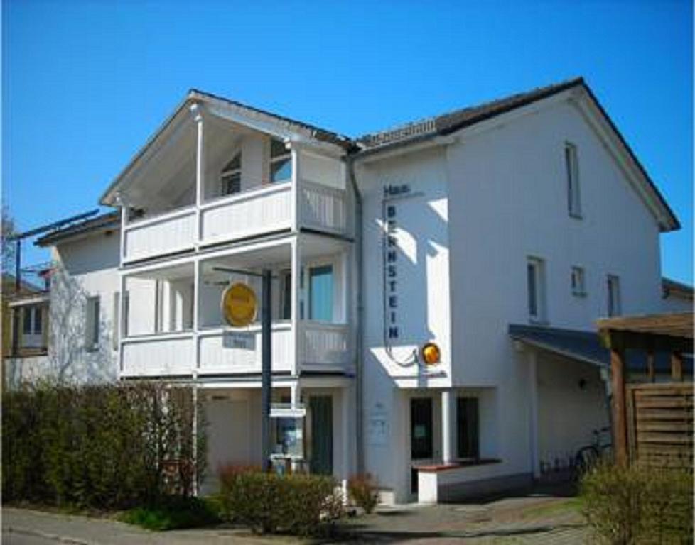 Haus Bernstein Ferienwohnungen Goehren  Exterior photo